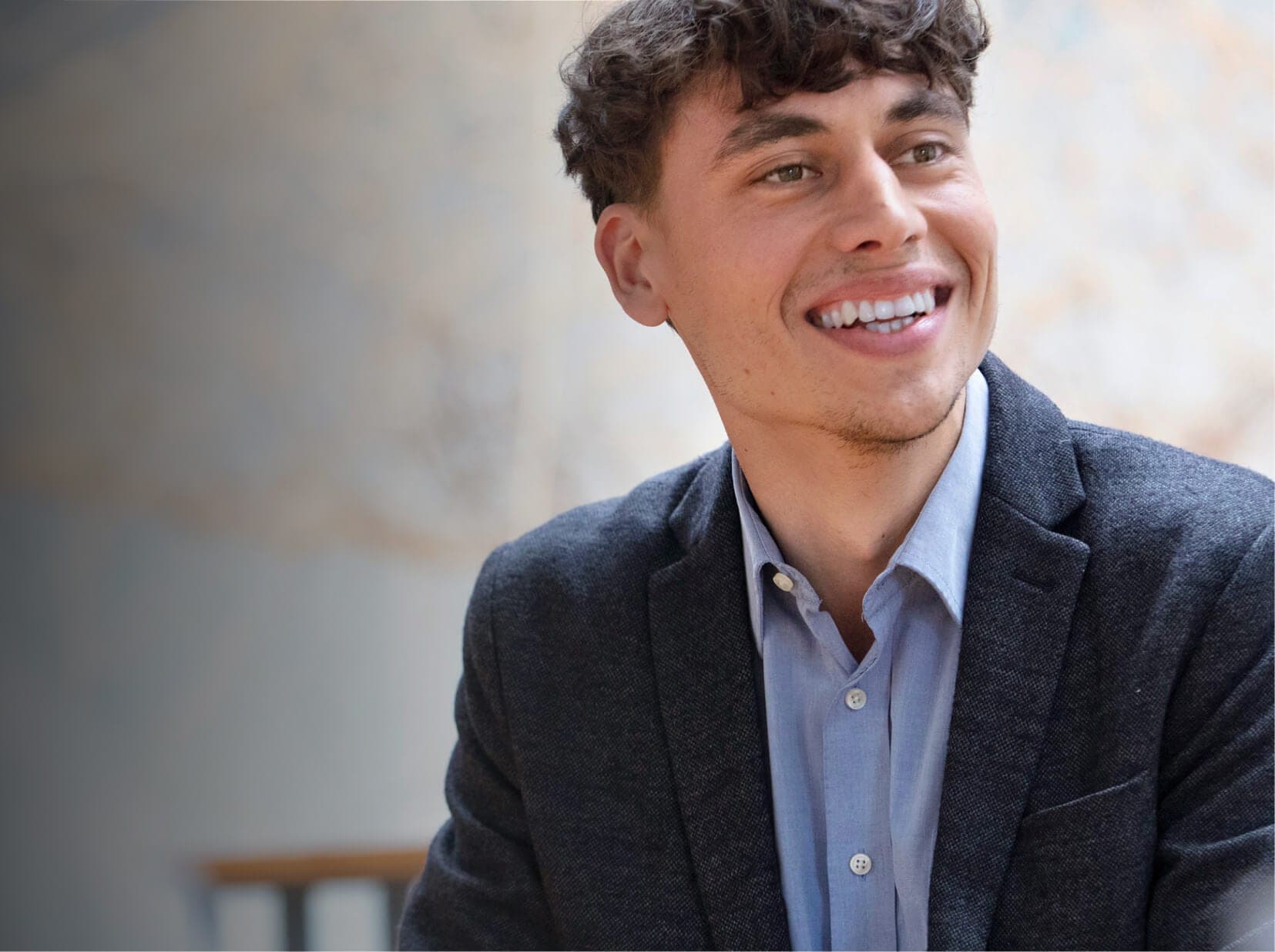 Elias Okrent – Senior Consultant
