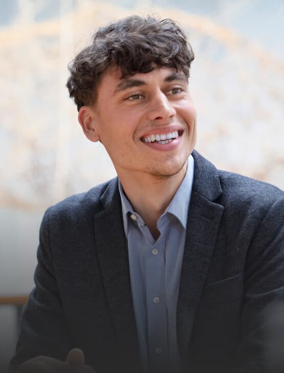 Elias Okrent – Senior Consultant