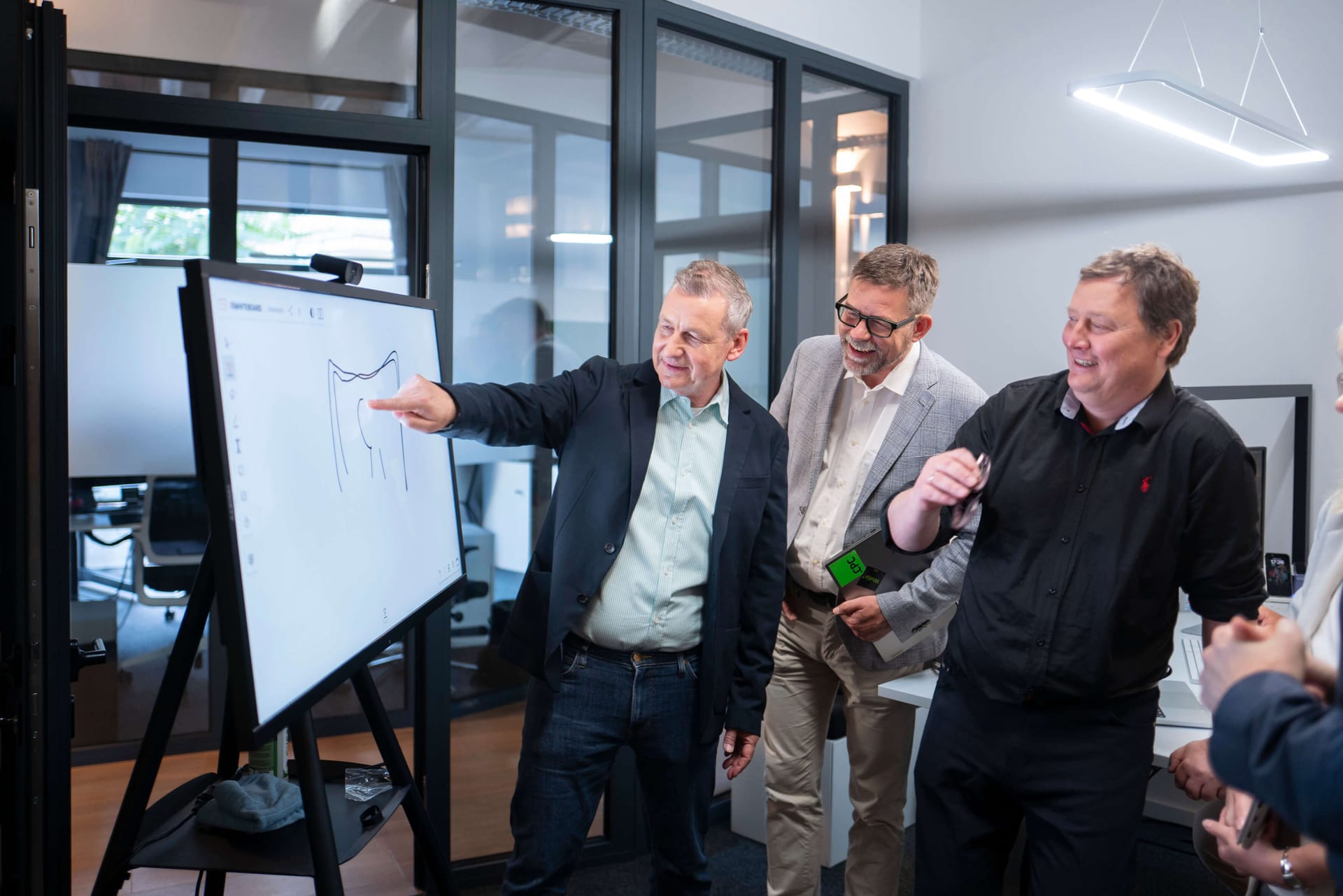 A leadership team works together on a change strategy that embeds a growth mindset in the organisation.
